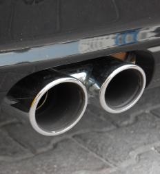 Auspuff: neuer Ansatz zielt auf Innenstädte ab (Foto: pixelio.de, O. Fischer)