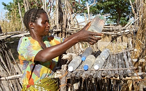 Wasseraufbereitung in Sambia: Flaschen-Prinzip weit verbreitet (Foto: sodis.ch)