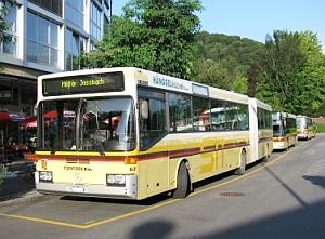 Wartende Busse: Mathematik soll Intervalle ausgleichen (Foto: pixelio.de/Fabio)