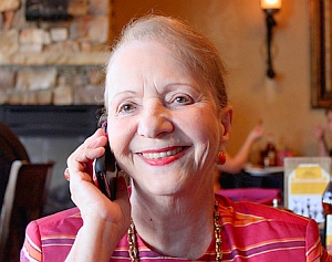 Großmutter: Entscheidenste Anrufe kommen von Frauen (Foto: Flickr/Martin)