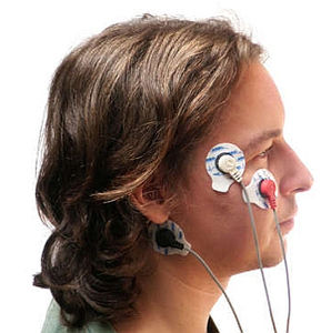 Bastler: Randy Sarafan und sein Blinzel-Sensor (Foto: R. Sarafan)