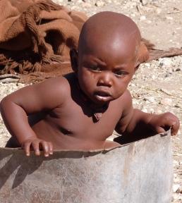 Kleinkind: Unterernährung bleibt großes Problem (Foto: pixelio.de, D. Schütz)