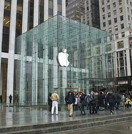 Apple: Markenspitzenreiter im Netz (Foto: pixelio.de, Stahnke) Apple: Markenspitzenreiter im Netz (Foto: pixelio.de, Stahnke)