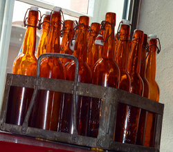 Bierflaschen: Alkohol soll teurer werden (Foto: pixelio.de, Lupo)