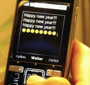 SMS: unter Beschuss - Facebook größte Kanone (Foto: pixelio.de, Günther Richter) SMS: unter Beschuss - Facebook größte Kanone (Foto: pixelio.de, Günther Richter)