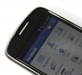 Smartphones: Telkos wollen nicht mehr zahlen (Foto: pixelio.de, F. Gopp)