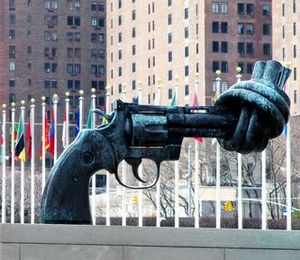  Waffenverzicht: nicht beim Daily Caller (Foto: pixelio.de, Rainer Sturm)