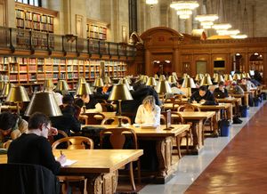 Bibliothek: Studenten nehmen Kredite (Foto: pixelio.de, Marcel Klinger)