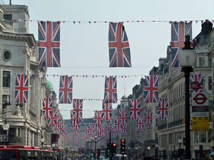 Beschmückte Straße: Hype um Union Jack (Foto: pixelio.de, Heike)