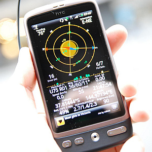 Handy-Kompass: Vektorfelder decken GPS-Schwächen ab (Foto: FlickrCC/avlxyz)