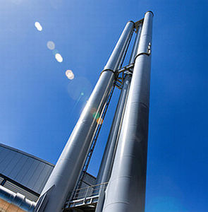 Schlot: Neues Material filtert gezielt CO2 (Foto: pixelio.de/Petra Bork)