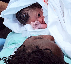 Geburt: Fortschritte bei Sterblichkeit, aber nicht überall (Foto: Flickr/USCG)