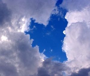 Wolke: noch kein sicherer Ort (Foto: pixelio.de, knipseline)