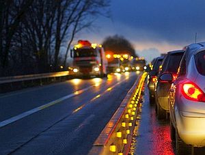 Stau: Tägliches Pendeln schadet der Gesundheit (Foto: pixelio.de/Bork)