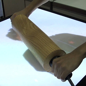 Nudelholz: Kinect-System simuliert Teigbeschaffenheit (Foto: DigInfoTV) Nudelholz: Kinect-System simuliert Teigbeschaffenheit (Foto: DigInfoTV)