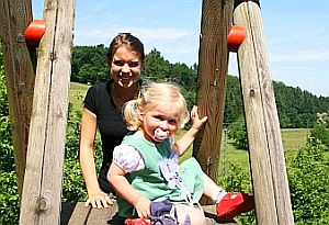 Kinderbetreuung: Au-pair-Agenturen in Existenznöten (Foto: pixelio.de/Korkey)