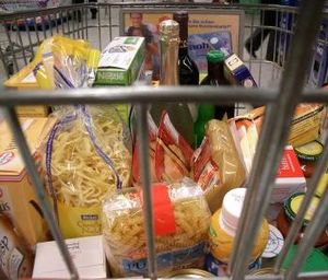 Einkauf: Smartphone soll helfen (Foto: pixelio.de, R.B.)