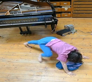 Pianoschal: Konduktives Textil erzeugt Klaviermusik (Foto: Jeff Bryant)