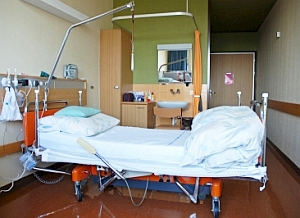 Spitalsbett: Tiefgreifender Strukturwandel nötig (Foto: pixelio.de/Meister)