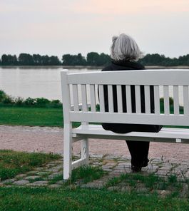 Alleine: Single-Leben kostet einiges an Geld (Foto: pixelio.de, Petra Bork) Alleine: Single-Leben kostet einiges an Geld (Foto: pixelio.de, Petra Bork)