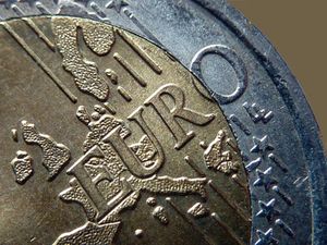 2 Euro-Münze: Jugendliche sind geteilter Meinung (Foto: pixelio.de, Lupo)