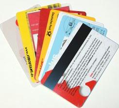 Kreditkarten: Angriffsfläche für Hacker (Foto: pixelio.de/Benjamin Klack)