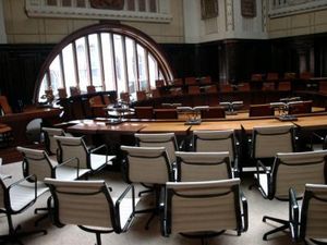 Sitzungssaal: Ausländeranteil gerät ins Stocken (Foto: pixelio.de, special4kd) Sitzungssaal: Ausländeranteil gerät ins Stocken (Foto: pixelio.de, special4kd)