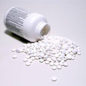 Aspirin: Risiko von Magenblutungen besteht (Foto: pixelio.de, Jens Goetzke)
