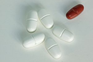 Polypill: Vier Pillen in einer, doch kein Lebensstil-Ersatz (Foto: pixelio/Damm)