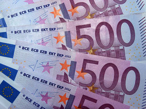 Geldscheine: besonderes Glück (Foto: pixelio.de/E. Roßmann) Geldscheine: besonderes Glück (Foto: pixelio.de/E. Roßmann)