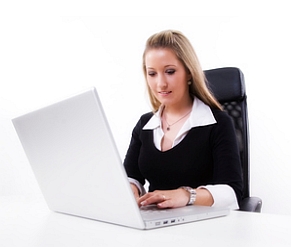 Frau am Laptop: Anonymes Feedback-Service startet (Foto: aboutpixel/Bentrup)