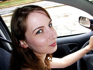 Junge Lenkerin: Alternativen zum Auto im Vormarsch (Foto: Flickr/Bodini)