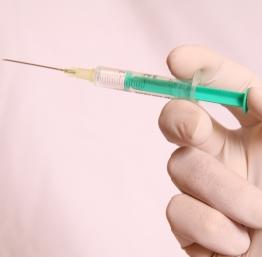 Spritze: Chemotherapie normalerweise hilfreich (Foto: pixelio.de, T. Siepmann) Spritze: Chemotherapie normalerweise hilfreich (Foto: pixelio.de, T. Siepmann)