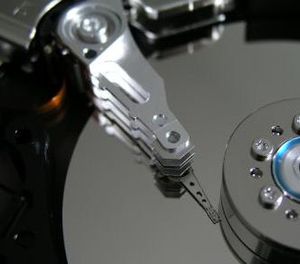 Festplatte: Papier hält länger (Foto: pixelio.de, Sandor Somkuti) Festplatte: Papier hält länger (Foto: pixelio.de, Sandor Somkuti)