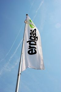 Fahne: Erdgas lässt sich effektiver einsetzen (Foto: pixelio.de, Georg Meister)