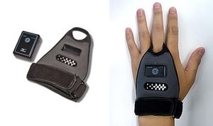 Sensor an der Hand: Hilfe für idealen Schläger (Foto: mizuno.co.jp)