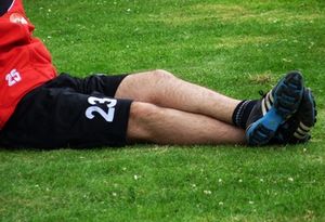 Fußballer: blühende Wiesen für Asthmatiker schädlich (Foto: pixelio.de, Schütz)