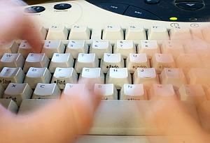 Tastatur: Profi-Journalismus hat nicht ausgedient (Foto: Flickr/Laffy4k)