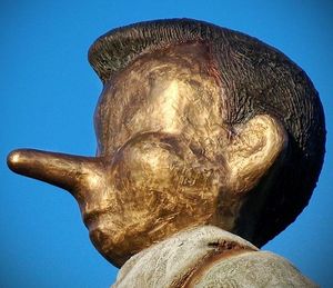 Unwahrheit: User entdecken ohne lange Nasen (Foto: Wikipedia, cc Mrkgrd)