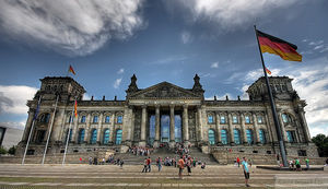 Bundestag: Facebook spiegelt Systemunterschiede (Foto: flickr.com/bevaart)