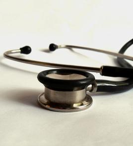 Stetoskop: immer mehr Ärzte in der Kritik (Foto: pixelio.de, Halina Zaremba) Stetoskop: immer mehr Ärzte in der Kritik (Foto: pixelio.de, Halina Zaremba)