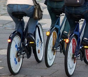 Fahrradfahrer: bald sicherer durch Laserstrahlen (Foto: pixelio.de, sokaeiko)