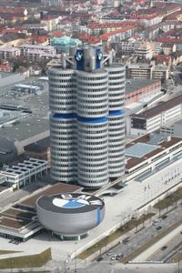 Zentrale: 3.000 mehr Anstellungen in Sicht (Foto: pixelio.de/Wolfgang Lahsnig)