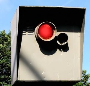 Radarfalle: Apps, die Fahrer warnen, boomen (Foto: pixelio.de, Rilke) 