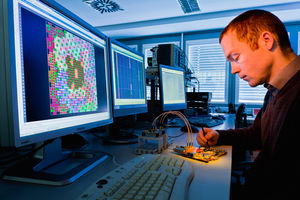 IR-Modul: schnell und kabellos übertragen (Foto: Fraunhofer IPMS/Jürgen Loesel) IR-Modul: schnell und kabellos übertragen (Foto: Fraunhofer IPMS/Jürgen Loesel)