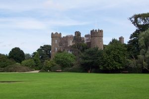 Malahide Castle: Akademiker suchen das Weite (Foto: pixelio.de/M. Pflug-Hofmayr)