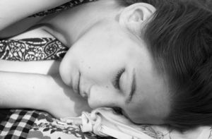 Schlafender Teenie: Ruhe reduziert Diabetes-Risiko (Foto: pixelio.de, S. Blatt)