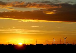 Windkraft: keine konstante Stromversorgung (Foto: pixelio.de, Erich Westendarp)