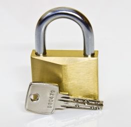 Sicherheitsschloss: fehlt bei Twitter (Foto: pixelio.de, Thorben Wengert)