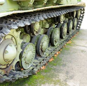Panzerkette: gegen Korruption wird wenig getan (Foto: pixelio.de/gnubier)
